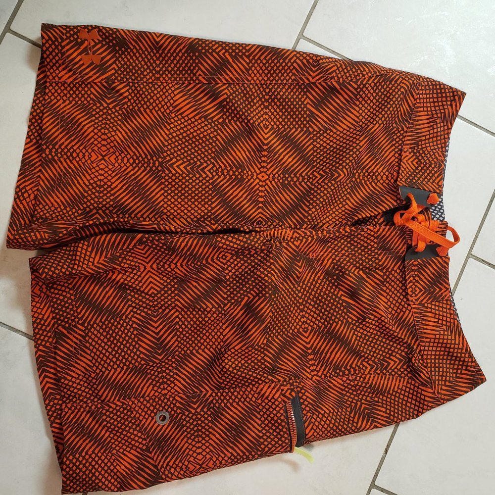 Men's UNDER ARMOUR Swimsuit Size 30